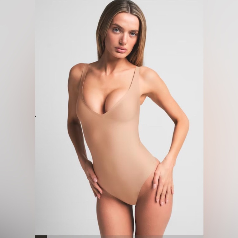 SKIMS BODY UNLINED THONG PLUNGE BODYSUIT~CLAY~MEDIUM BNWT - Picture 2 of 11